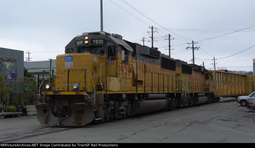 UP 1939 Leads the LSF51 15